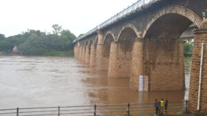 sangli-flood-news-sanglikars-are-afraid-of-floods-warna-bahe-takari-residents-of-baghphuti-river-banks-ordered-to-evacuate-water-rose-by-10-feet-in-24-hours-in-sangli 